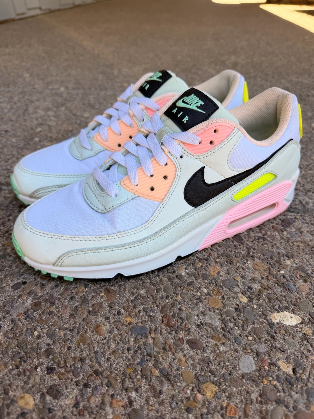 Women’s Nike Air Max 90